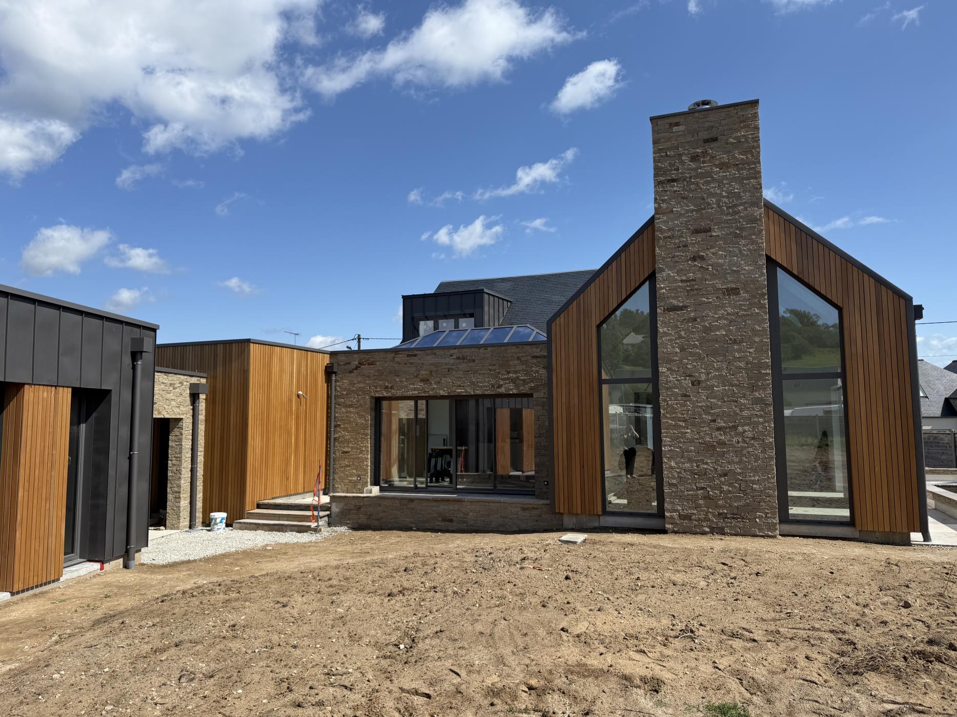 Nos artisans couvreurs vous accompagnent dans vos travaux de toiture