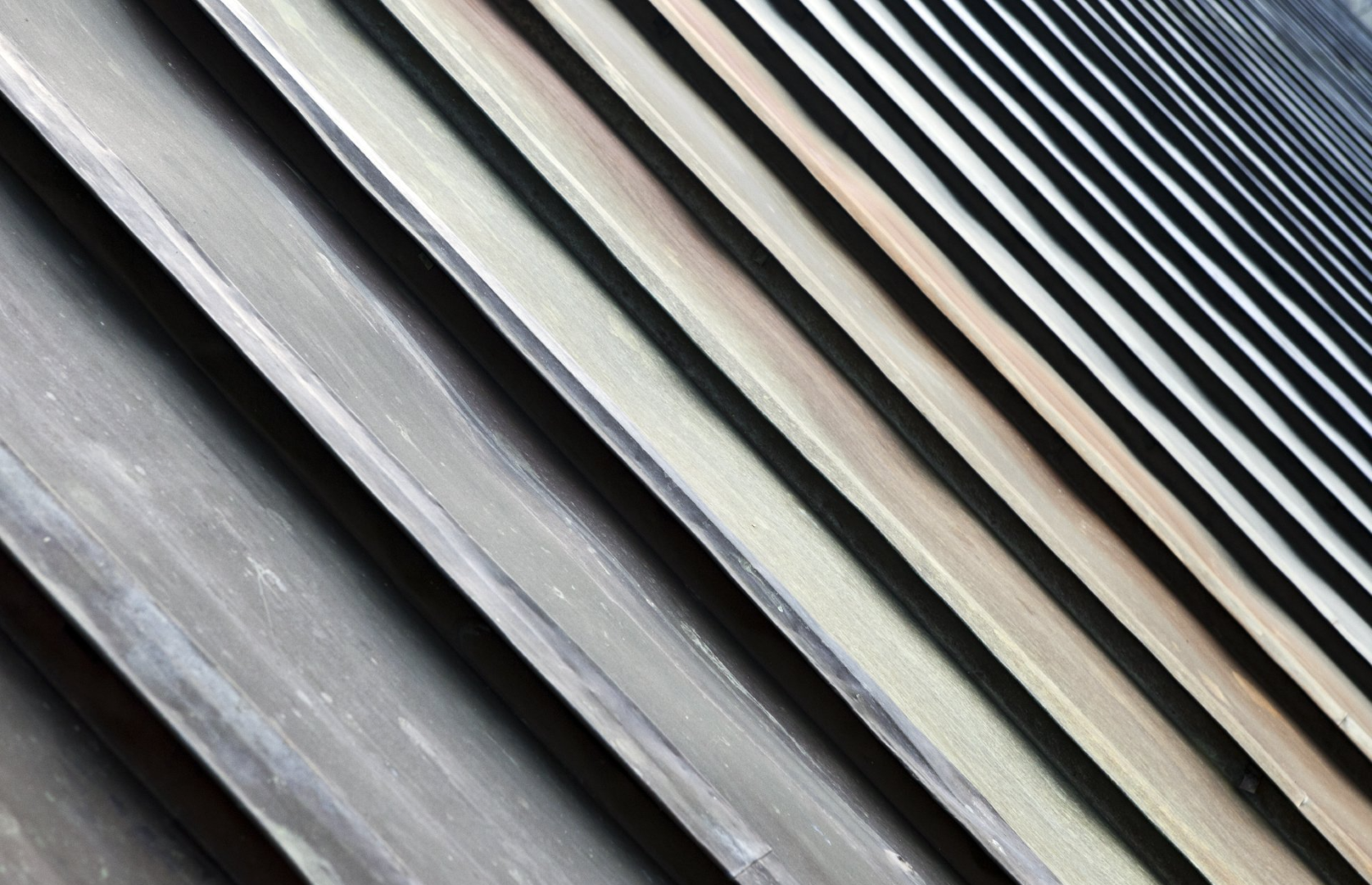 Professionnel exp�riment� pour la pose de zinc pour toiture